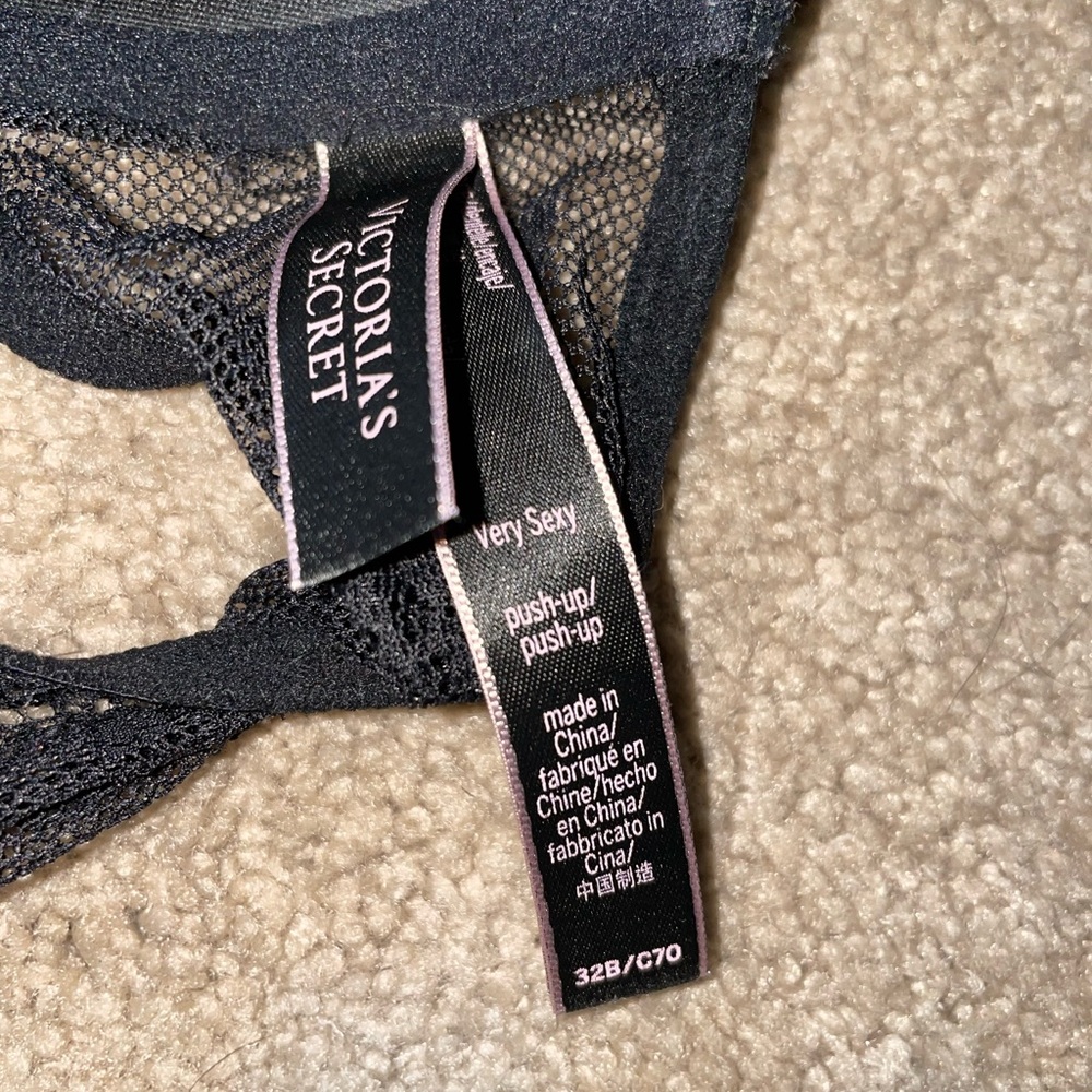 Victoria Secret Very Sexy push up bra - Picture 3 of 3